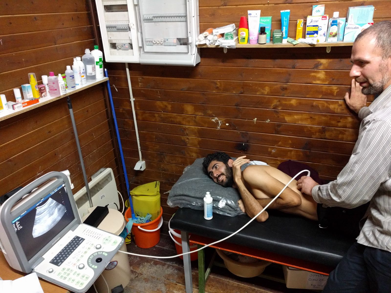 aidhoc - Ultraschall - medizinische hilfe flüchtlingscamp griechenland